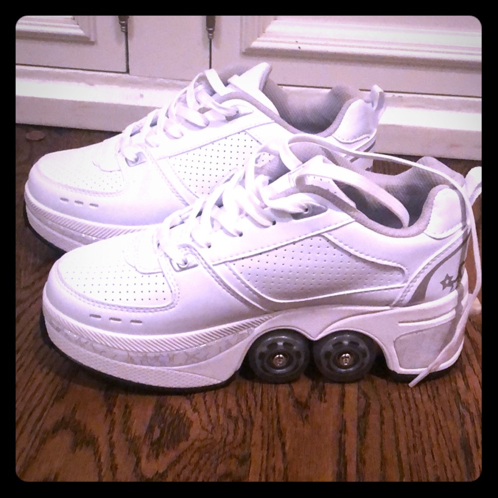 ROLLER SKATE SNEAKERS